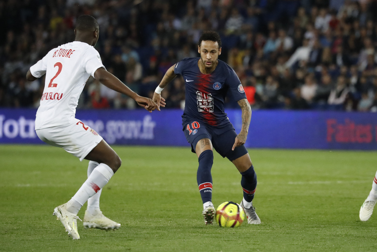 西甲：皇马主场4-2战胜皇家贝蒂斯（西甲战报：皇马主场4-2力克皇家贝蒂斯）