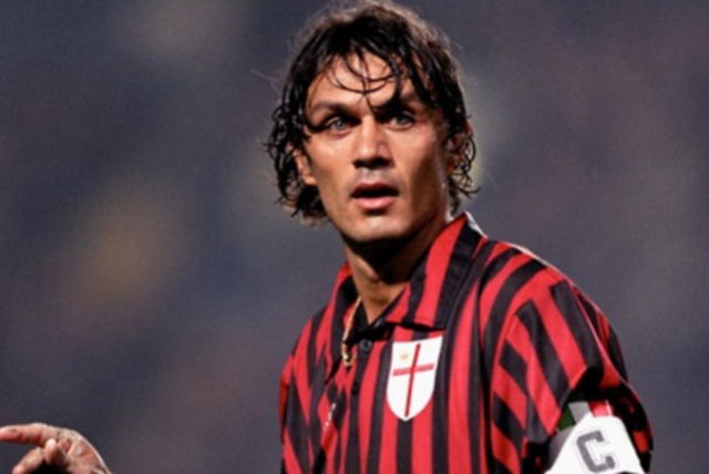 基德：今天三分投得不多进得也少，失误多进攻篮板还被抢爆（基德：三分投得少又不准，失误过多，进攻篮板被对手压制）