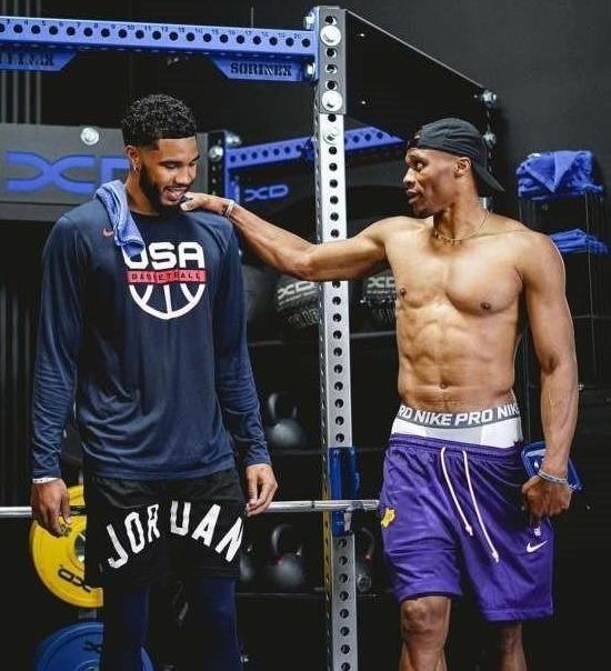 英超-切尔西客场0-0闷平伯恩茅斯，联赛三轮不胜加纳乔中柱（英超：切尔西客场与伯恩茅斯互交白卷，联赛三轮不胜，加纳乔击中门柱）