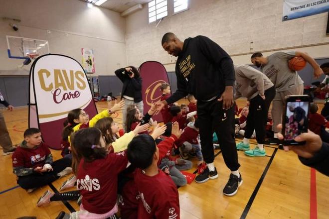 官方：西协乙19岁边锋雷索拉转会皇马；据悉将加入皇马C队（官宣：19岁西协乙边锋雷索拉加盟皇马，预计征战皇马C队）