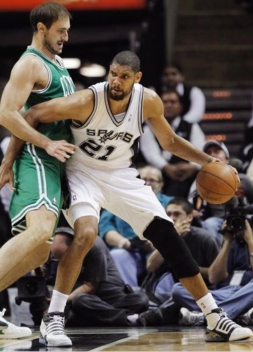 随着掘金142-138胜森林狼，湖人3连败，NBA西部排名：第2-6名差4个胜场（掘金142-138险胜森林狼、湖人遭三连败：西部第2至第6仅差4个胜场）